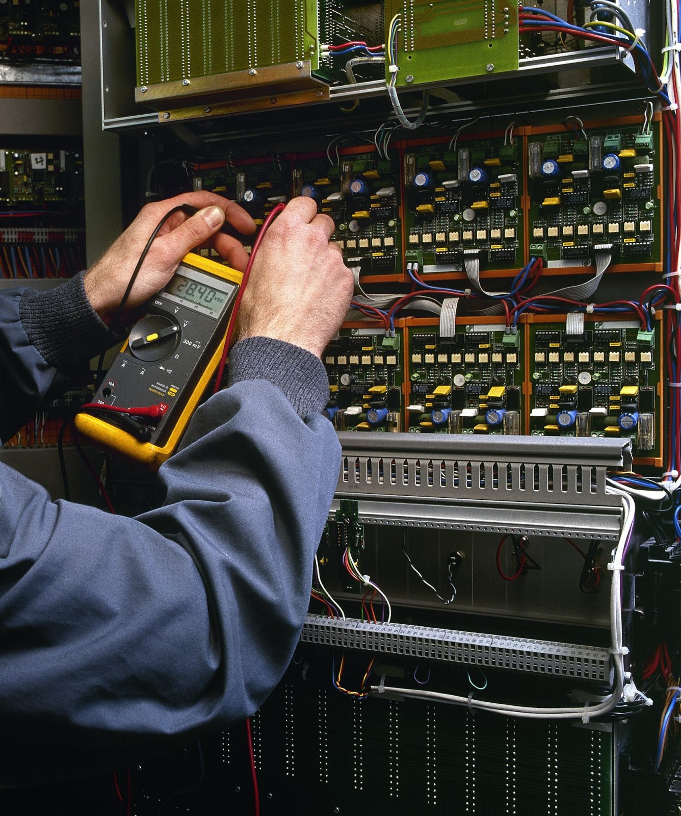 PAT Testing electrician testing industrial machine